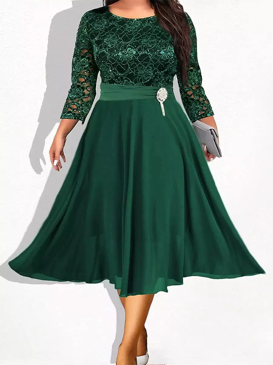 Green Lace Party Dress for Plus Size Women with 3/4 Sleeves and V-Neck