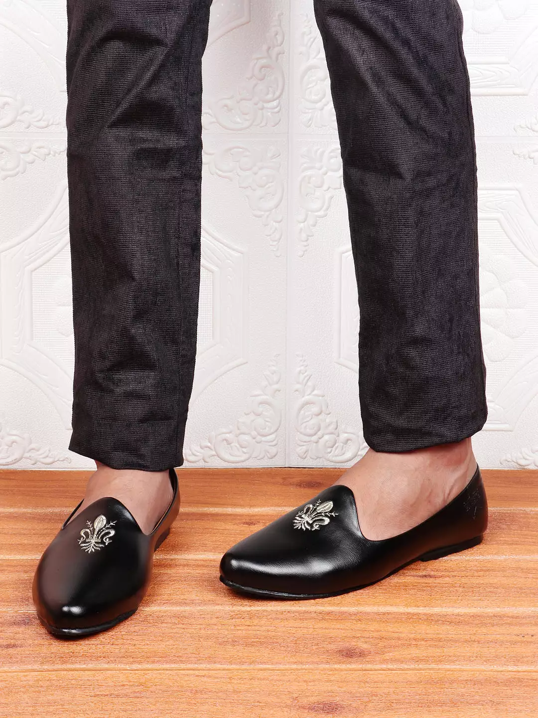 Men Black Ethnic Slip-On Juttis