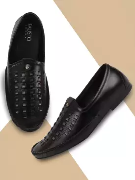 Men Ethnic Black Stitched Juttis & Mojaris