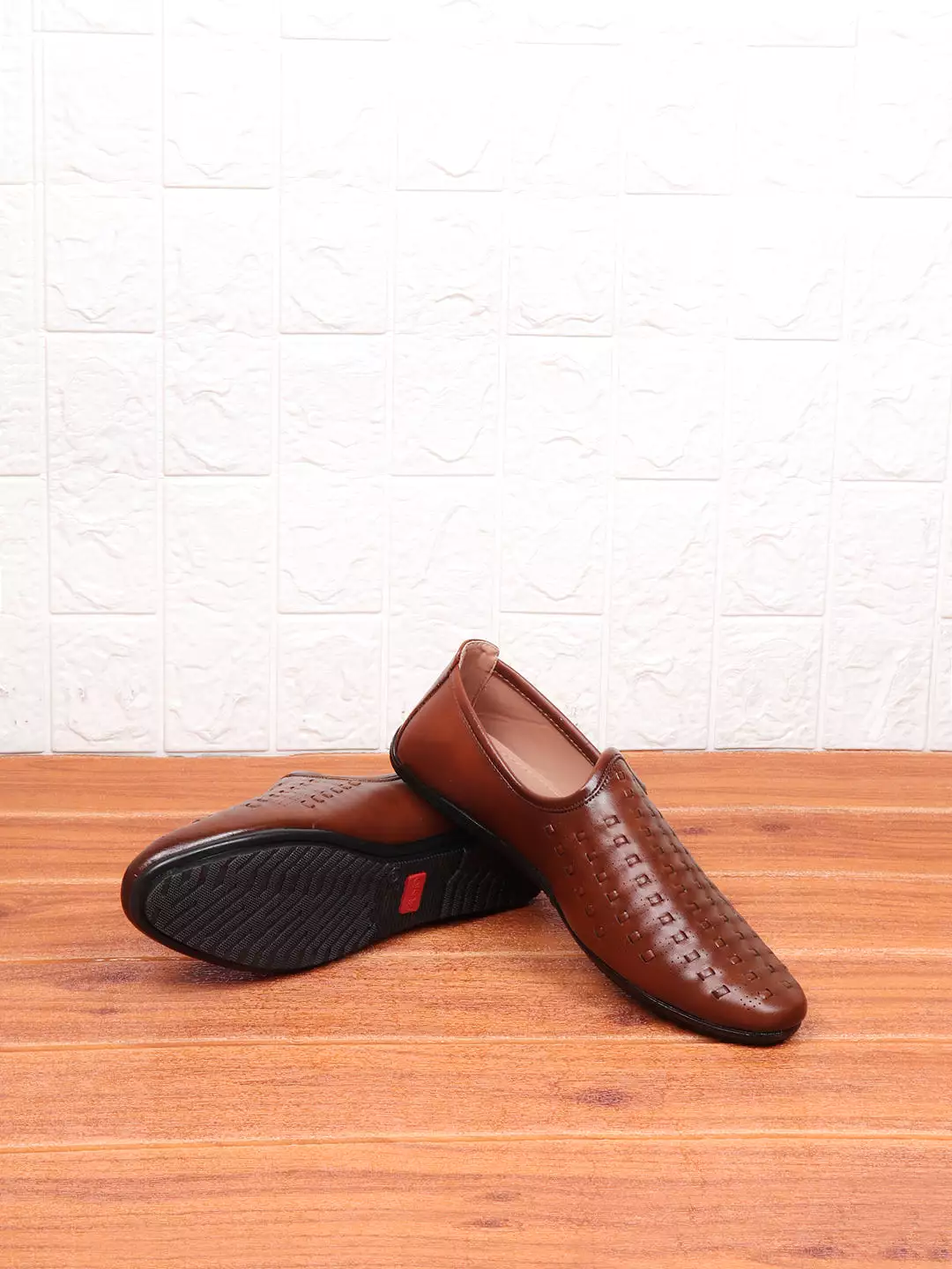 Men Tan Ethnic Slip-On Round Toe Jutis & Mojaris