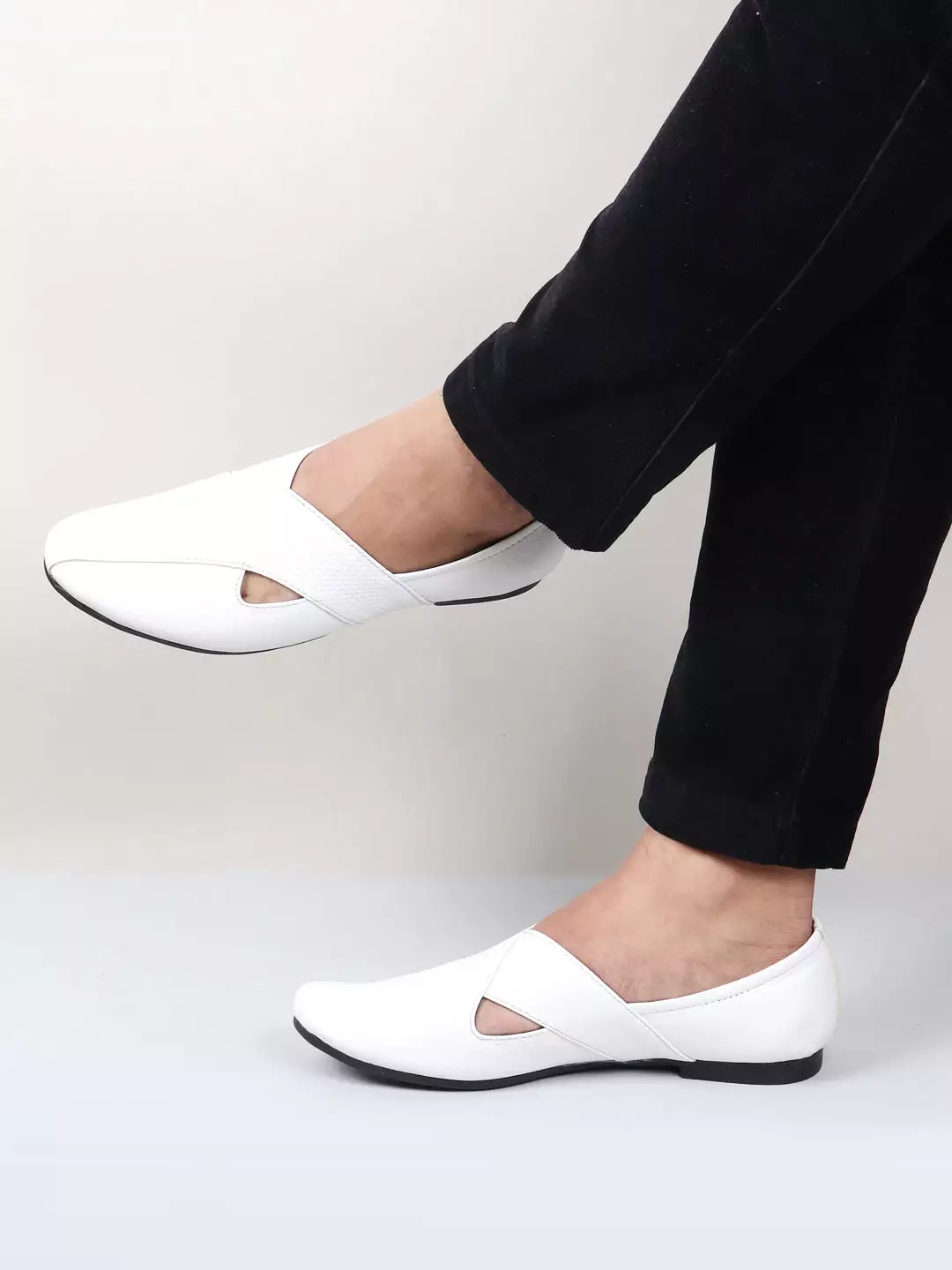 Men White Embossed Design Ethnic Party Slip On Juttis and Mojaris