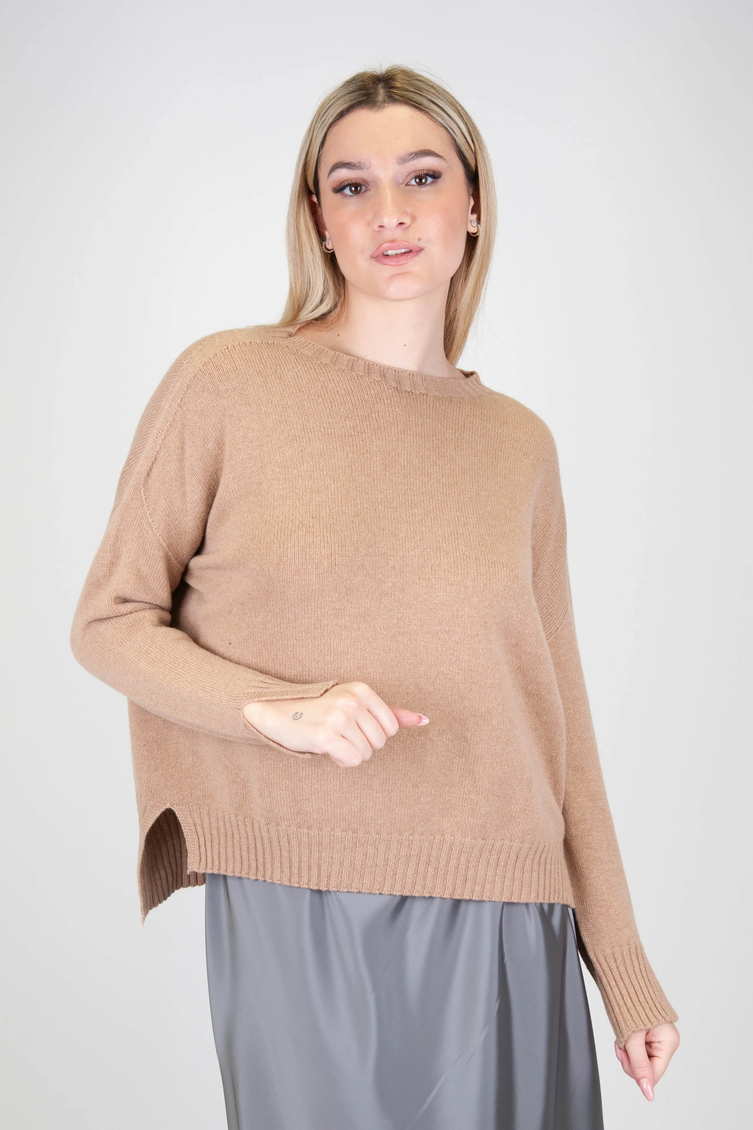 Motel - Maglia 100% in puro cashmere con spacchetti laterali e sui polsi